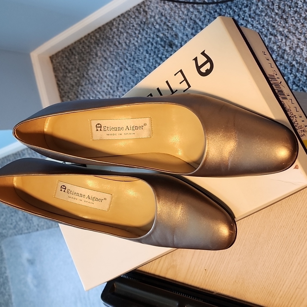 Etienne Aigner pumps